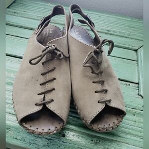 La Plume Italian Suede Slingback